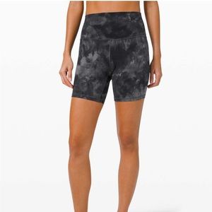 Lululemon Diamond Dye Align 6 inch biker shorts in size 4